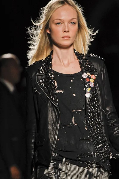 Look 32